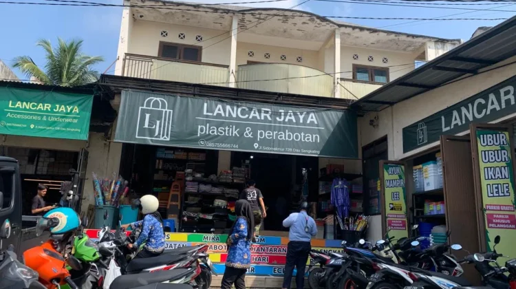 Harga Plastik Naik hingga 40 Persen, Pedagang Mulai Khawatir