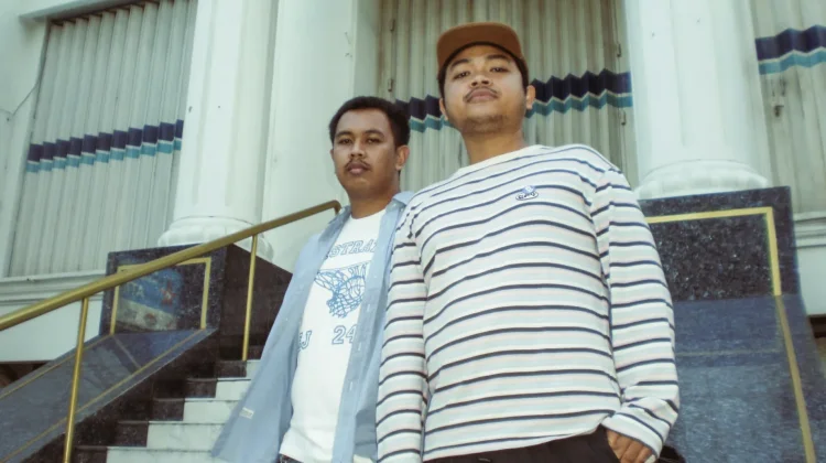 Decemberism Rilis “A Summer Bluer”:   Tentang Perpisahan dan Melangkah ke Depan