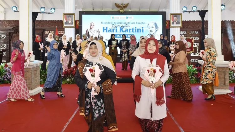 PKK Kabupaten Pasuruan Meriahkan Hari Kartini dengan Parade Busana