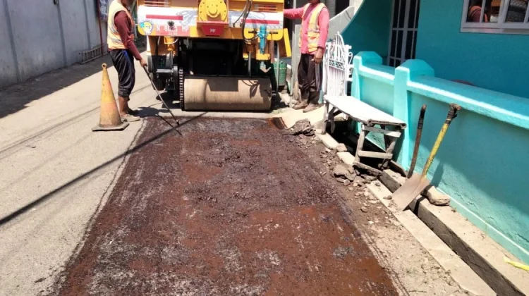 Dikeluhkan Warga, DPUPR Kabupaten Probolinggo Perbaiki Jalan Rusak di Dringu