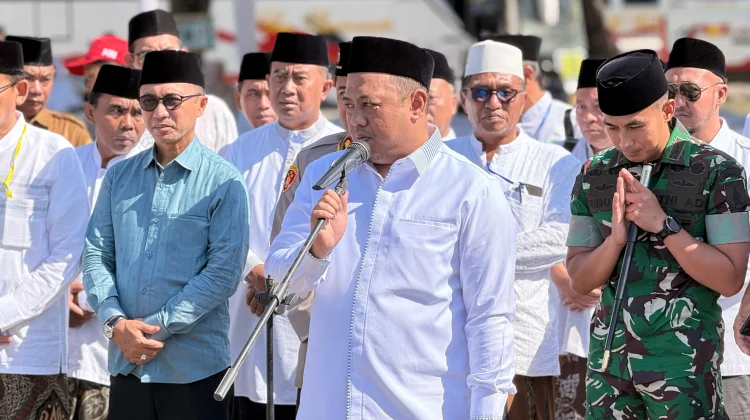 752 CJH Kabupaten Probolinggo Diberangkatkan ke Asrama Haji Sukolilo