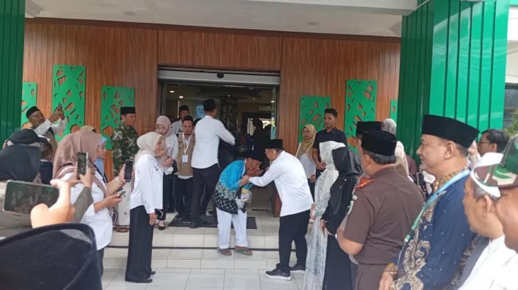 Lepas 314 CJH,Walikota Probolinggo Imbau Jaga Kesehatan serta Fokus Ibadah