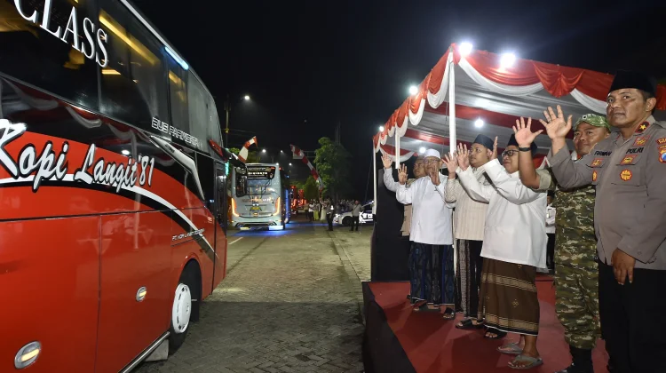 Berangkatkan 375 Jamaah Kloter 7, Mas Rusdi Titip Doa untuk Kabupaten Pasuruan
