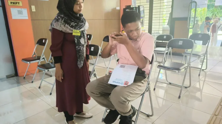 Cerita Najib dan Zaki: Disabilitas Netra Tempuh 80 Km Demi Lolos PTN