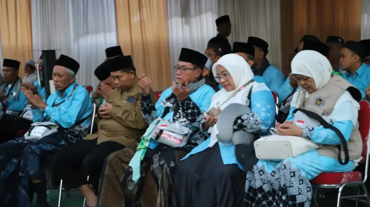 Bupati Malang Berangkatkan Jemaah Haji Kloter 15 dan 16, Ingatkan Jaga Kesehatan