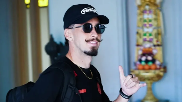 Gelandang Arema FC Gustavo Franca Siap Rebut Tiga Poin dari Persebaya Surabaya