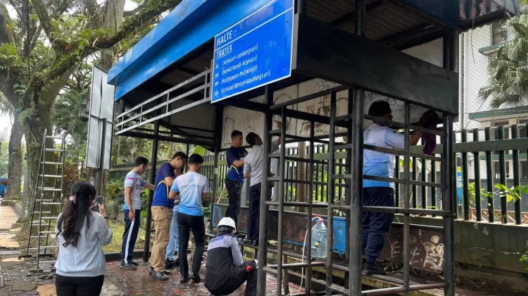 Dishub Malang Bersihkan Halte, 37 Titik Butuh Perawatan