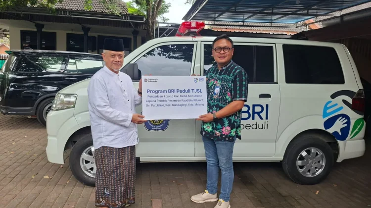 BRI Salurkan Bantuan Ambulans untuk PP Raudlatul Ulum 2 Gondanglegi