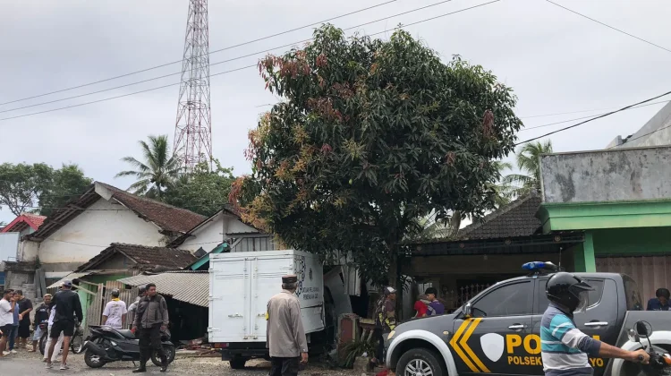 Kronologi Mobil MBG Tabrak Tiga Rumah di Donomulyo Malang