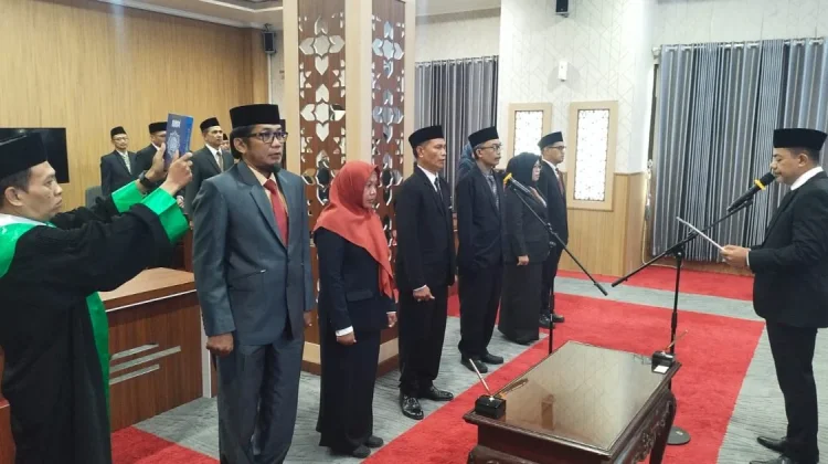 Enam Pejabat Pemkab Probolinggo Dilantik, Bupati Haris Tekankan Integritas ASN