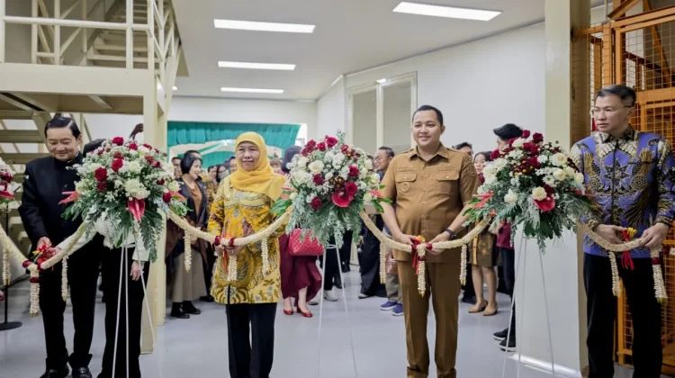 Gubernur Khofifah Resmikan Pabrik Infus Terbesar di Indonesia