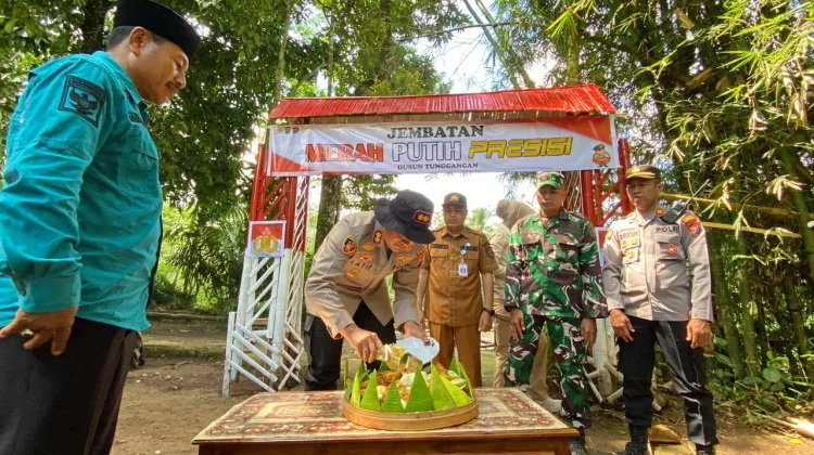 Kapolres Probolinggo Resmikan Jembatan Penghubung Tiris – Andungsari