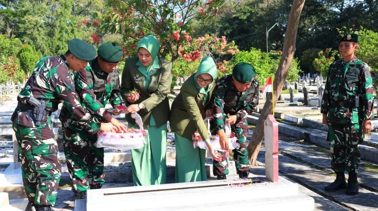 HUT ke-65, Divif 2 Kostrad Ziarah di TMP Untung Surapati Malang