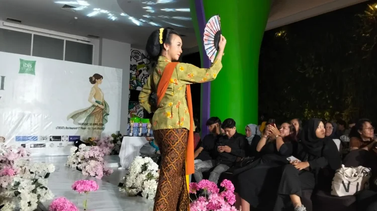 Kartini Masa Kini Bersinar lewat Fashion Budaya Malang