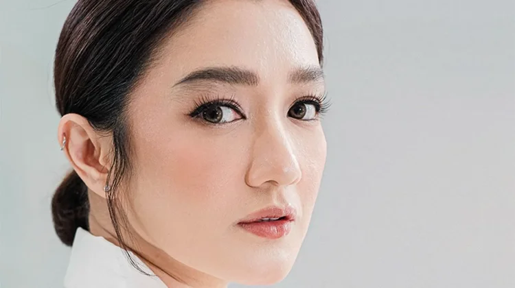 Melly Mono Rilis Single “Aku Bukan Dia”, Angkat Tema Hubungan Penuh Perbandingan
