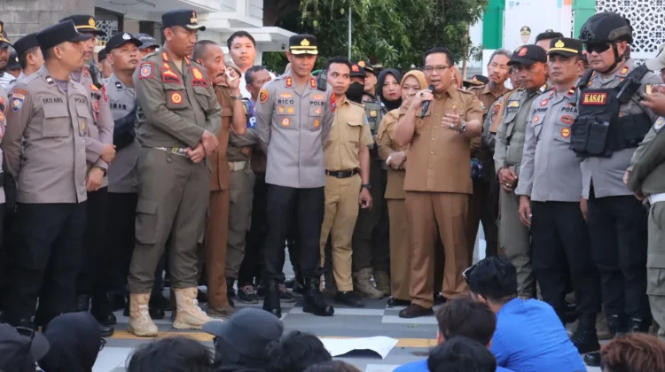 Soroti Kasus Penyiraman Aktivis dan Kebijakan Pemkot, Ratusan Mahasiswa Demo