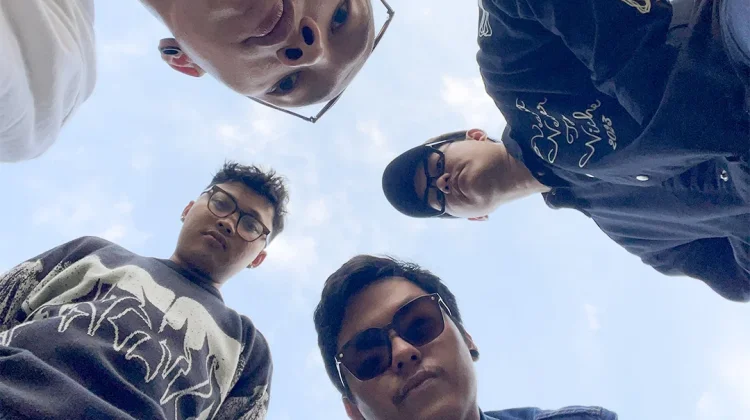 Blums Rilis “Biru”, Lagu Tentang Rindu yang Tak Harus Sembuh
