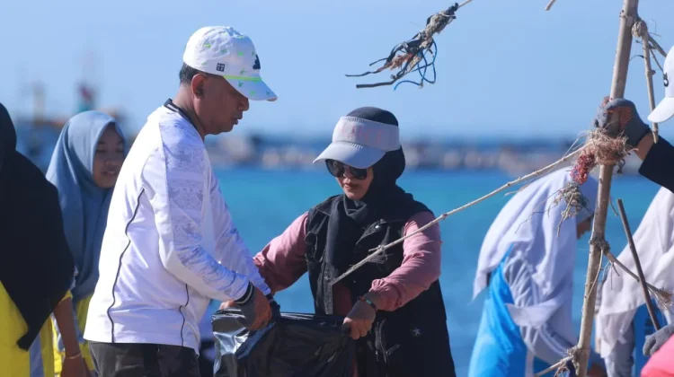Pemkab Probolinggo Gelar Aksi Bersih Pantai Gili Ketapang, Perkuat Wisata Bahari