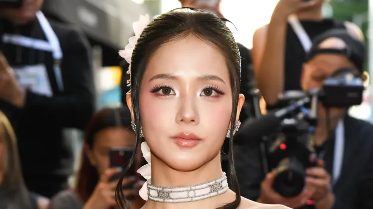 Kalung 120 Tahun Jisoo BLACKPINK di Met Gala 2026 Jadi Sorotan Dunia Fashion
