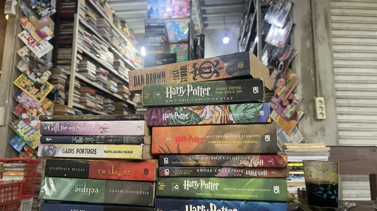 Antara Debu Buku dan Gempuran Digital, Pasar Buku Velodrome Masih Bertahan