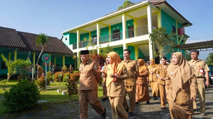 Sidak Dua Puskesmas, Bupati Malang Minta Nakes Layani Pasien tanpa Pilih-Pilih