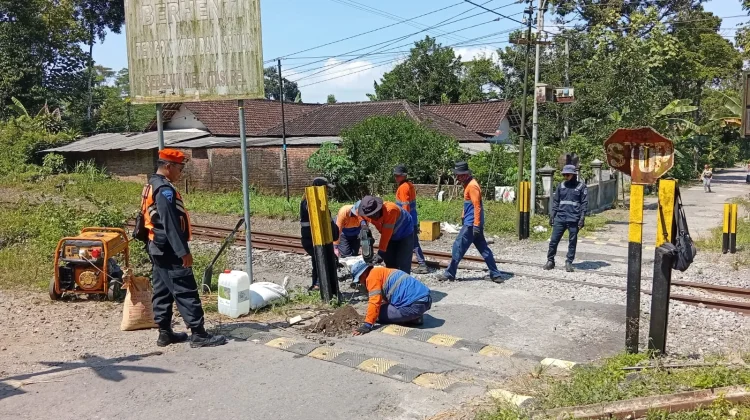 Cegah Kecelakaan, KAI Daop 7 Normalisasi Jalur Blitar