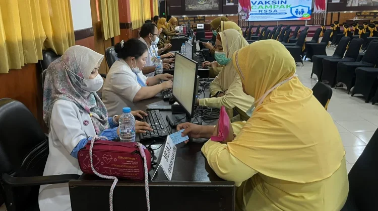 Antisipasi KLB Campak, RSSA Vaksinasi 1.224 Tenaga Kesehatan