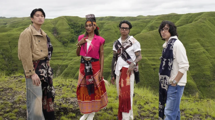 Weird Genius Rilis ‘Your Side’, Angkat Instrumen Tradisional Sumba