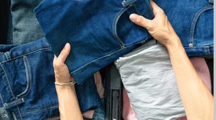 Cara Tepat Merawat Jeans agar Warna Tetap Awet