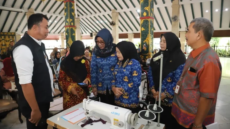 Penyandang Disabilitas dan Lansia di Kabupaten Malang Terima Bantuan ATENSI