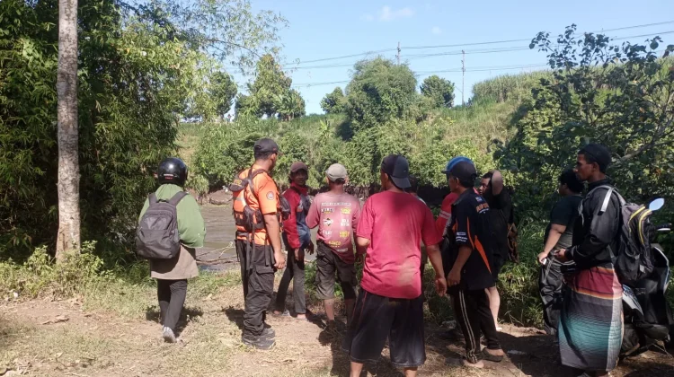 Warga Kesamben Terseret Arus saat Flushing Bendungan Wlingi-Lodoyo