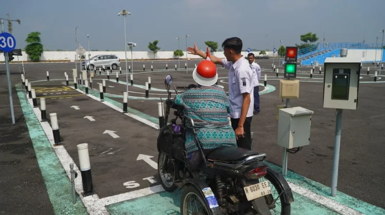 SIM D Gratis Warnai Harkitnas Satlantas Polres Malang