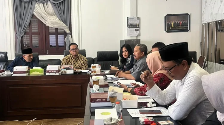 Pedagang Pasar Induk Gadang Mengadu ke DPRD, Keluhkan SK hingga Dugaan Jual Beli Lap