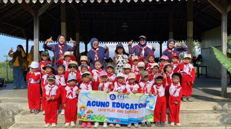 Petualangan Petani Kecil: Siswa KB Muslimat NU Belajar Bertani dan Mengenal Hewan
