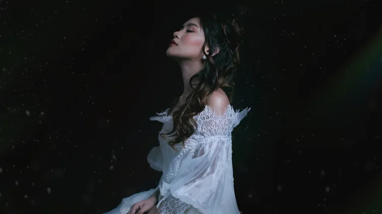 Lagu dari Sridevi “Buta karena Cinta” Soroti Luka Cinta tanpa Kepastian