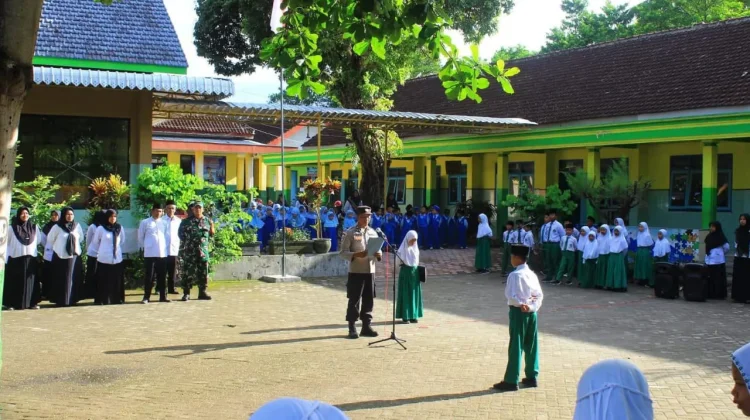 Polisi Jadi Pembina Upacara, Edukasi Anti Bullying di Sekolah