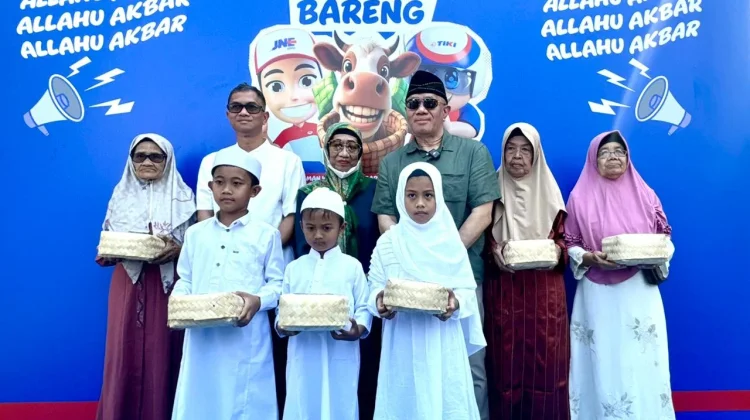 JNE dan TIKI Salurkan 30 Sapi Kurban di Idul Adha 1447 H