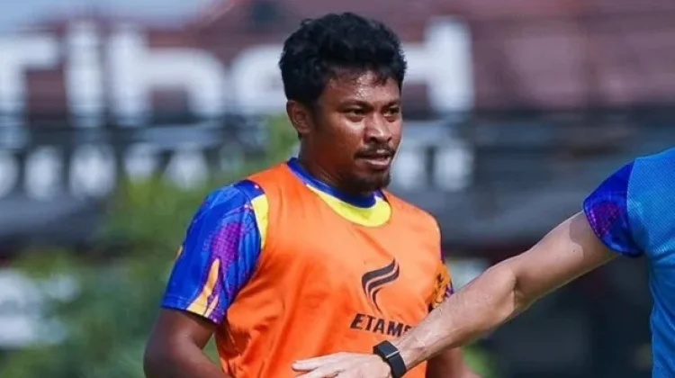 Arema FC Depak Bek Sayap, Sinyal Cuci Gudang Demi Pemain Lokal Berlabel Bintang