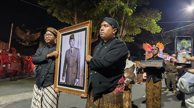 Kirab Bedhol Pusaka dan Pawai Lentera Awali Rangkaian Grebeg Pancasila