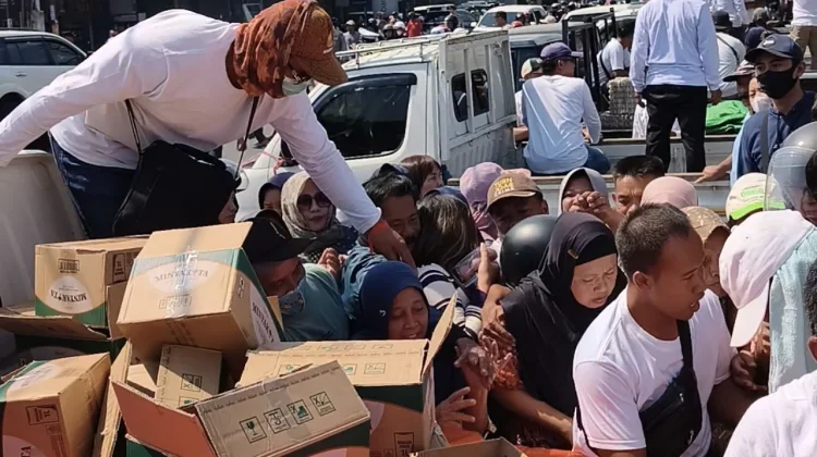 Protes Harga Anjlok, Peternak Bagikan 1 Juta Telur Ayam