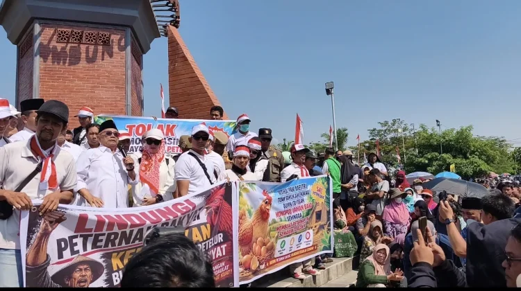 Respon Pemkab Soal Aksi Peternak Bagi-Bagi Telur