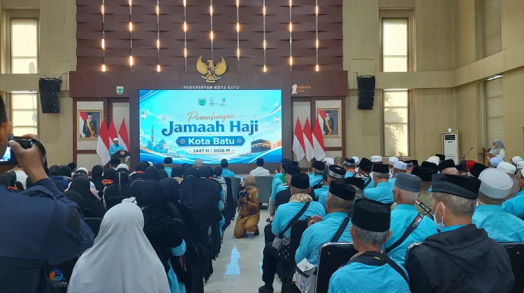 Jamaah Haji Kloter 4 Kota Batu Tiba, Disambut Haru Keluarga