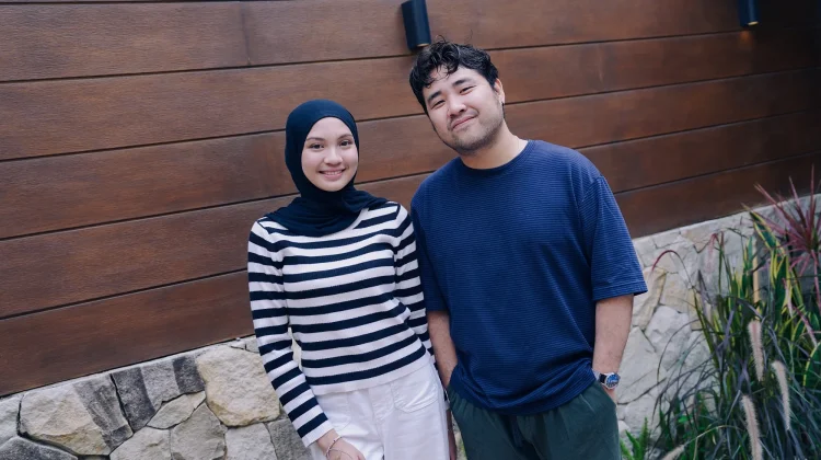 Cinta yang Belum Tepat Waktu, Mirip Guntur Tuangkan dalam “Bukan di Bumi yang Ini”