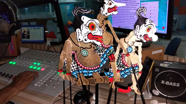 Wayang Mini Kontemporer Cak Penthol Tarik Minat Anak Muda Belajar Budaya Jawa