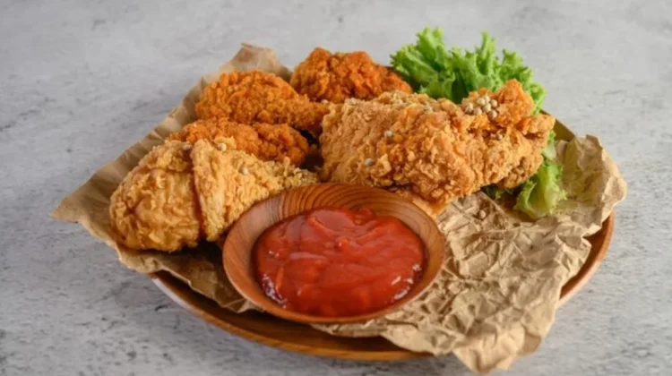 Enam Cara Membuat Ayam Tepung Tetap Renyah Seharian
