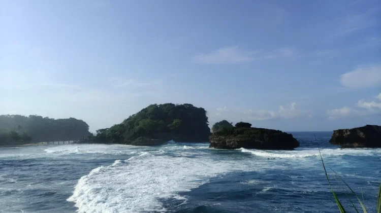 Pantai Ngliyep, Surga Tersembunyi di Malang Selatan yang Kian Diminati Wisatawan