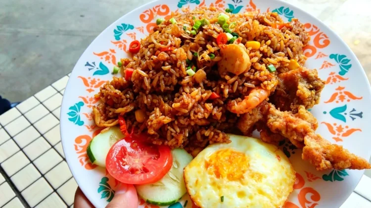 Nasi Goreng Tetap Jadi Primadona di tengah Gempuran Kuliner Kekinian