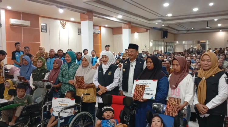 Gubernur Khofifah Salurkan Bansos Rp2,27 Miliar untuk Warga Kota Probolinggo