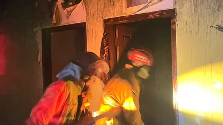 Diduga Lupa Matikan Teko Listrik, Rumah Hangus Dilalap Api