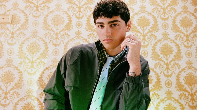 Terpisah 7.500 Mil, Oliver Cronin Curahkan Rindu lewat Lagu Baru